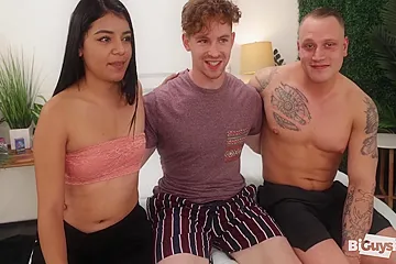 Beef Cake On The Bottom! Maximus Kelly Gets Tenderized By Kane Hardy & Yulissa Fox! - free porn video