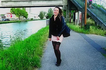 Emmanuelle, 28, croupier in a casino! - free porn video