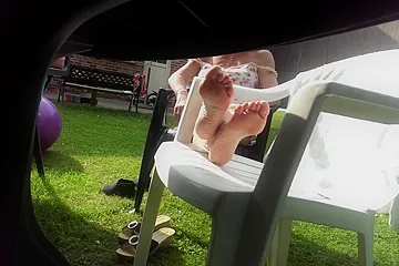 Amateur Woman Getting Her Mature Feet And Toes Secretly Filmed Underne - free porn video