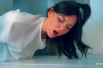 Eva Soda - Podsmotrel Za Svodnoi Sestroi Na Kuhne I Trahnul Do Slez / Svodnaya Rasplakala - free porn video