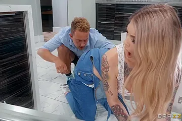 Handywoman Handy Pussy With Van Wylde - free porn video