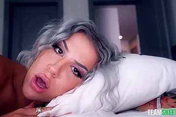 Luna Legend And Ike Diezel In Uses Vibrator On Her Clit While Getting Fucked - free porn video
