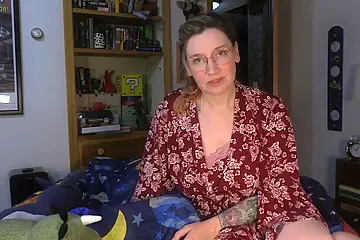 Bettie Bondage Sudden Cock Growth - free porn video