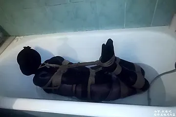 Vibrator Bath Wife - free porn video