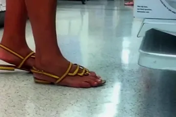 Candid Feet In Sandals (toe Wiggling, Shoeplay) - free porn video
