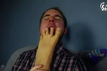Who Knows In Found A Great Local Foot Slave How To Worship My Toes - free porn video