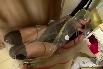 Vacuum Bag Breath Play Struggle - free porn video