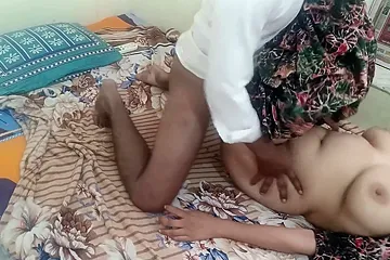 Priya Bhabhi Seduces Electrician While He Repairing Ac Got Pussy Fuck With Hindi Audio - free porn video