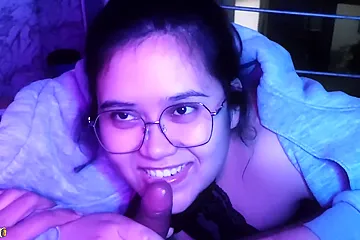 She Loves To Suck Cocks While People Walk Down The Street - free porn video