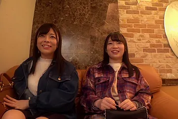 女子大生2人をラブホで脱がダブル巨乳の美女二人とハーレム逆3P - free porn video